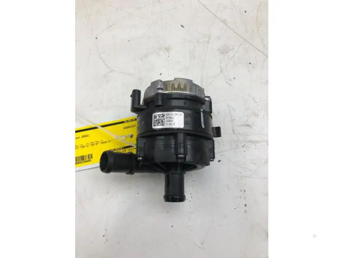 Water pump Audi Q3