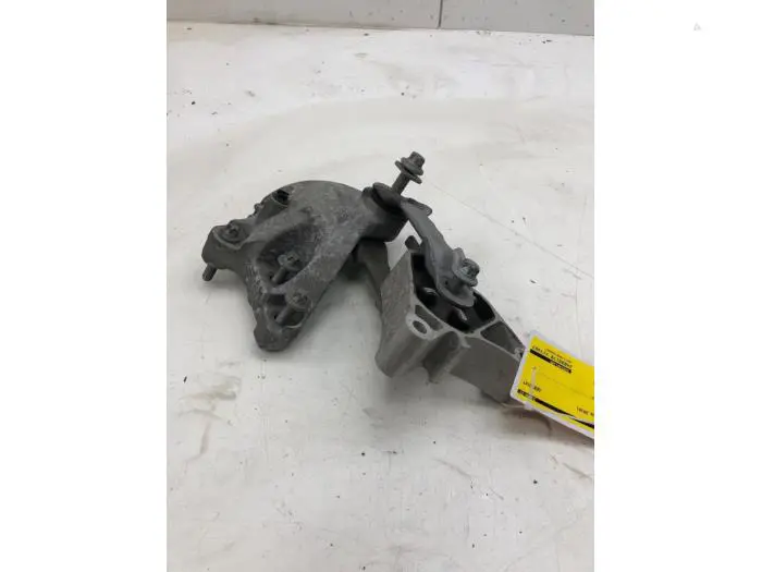 Engine mount Mercedes CLA