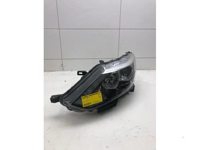 Headlight, left Nissan Qashqai