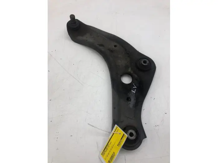 Front wishbone, left Nissan Qashqai