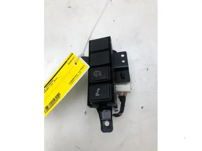 Switch (miscellaneous) Nissan Qashqai