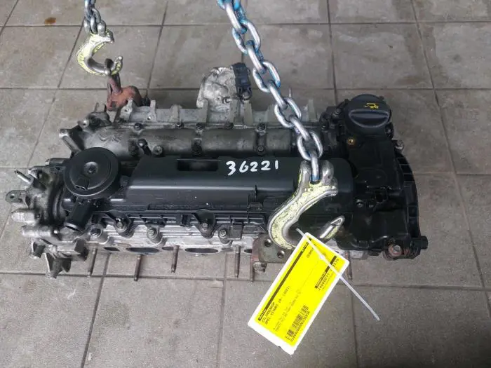 Cylinder head Opel Vivaro