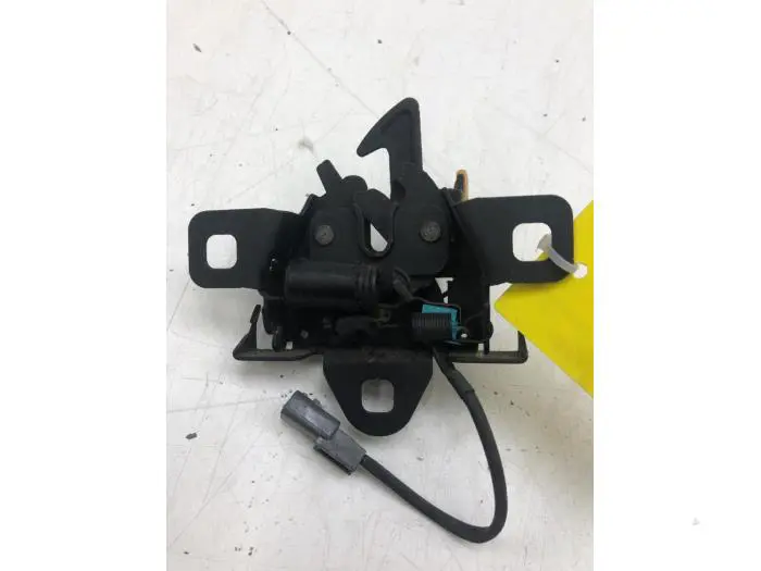 Tailgate lock mechanism Renault Talisman