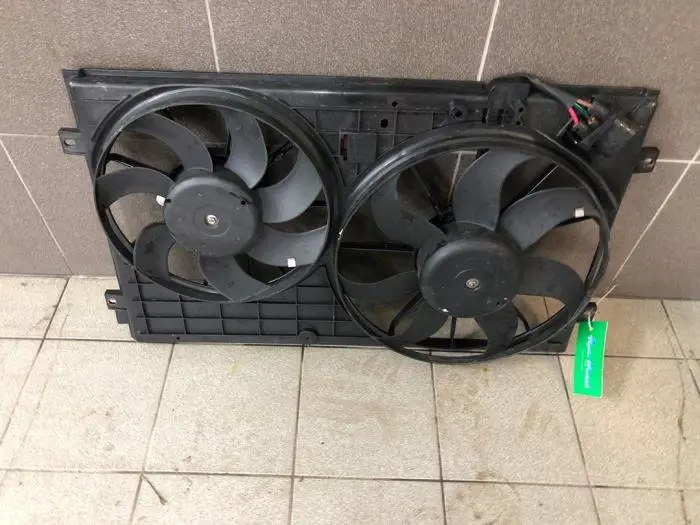 Fan motor Volkswagen Golf