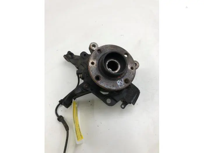 Knuckle, front right Renault Captur