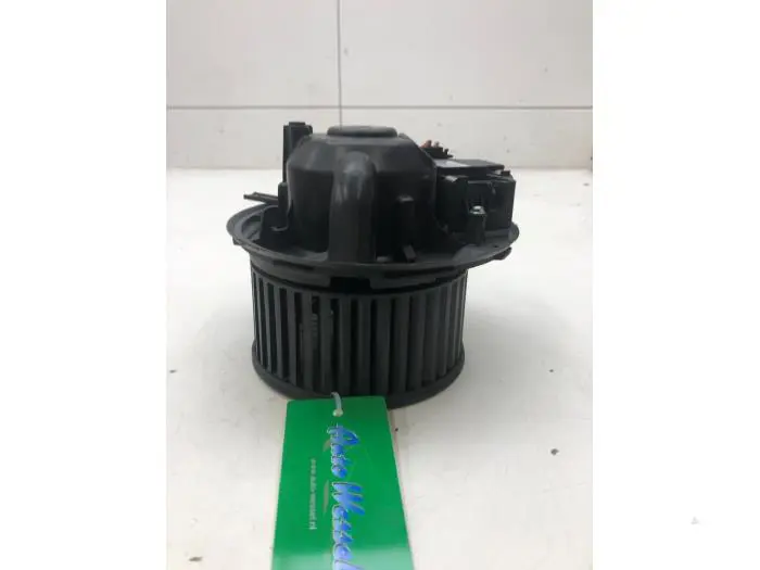 Heating and ventilation fan motor Audi Q3