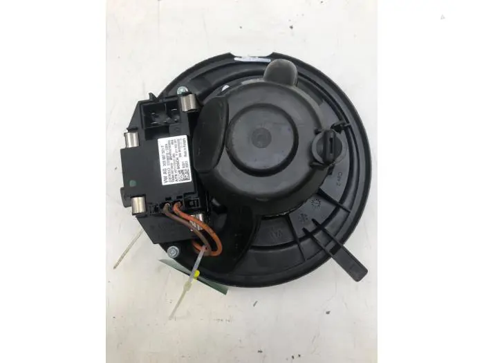 Heating and ventilation fan motor Audi Q3