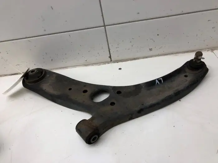 Front wishbone, left Kia Rio