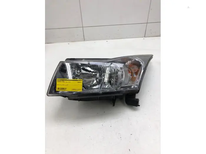 Headlight, left Chevrolet Cruze