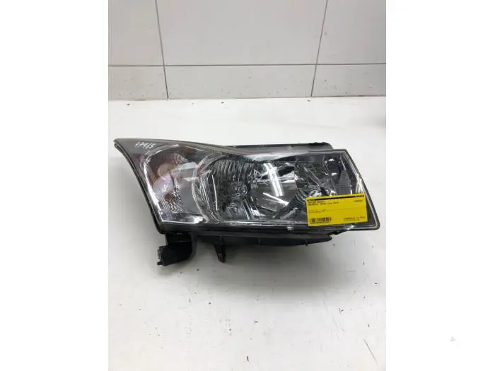 Headlight, right Chevrolet Cruze