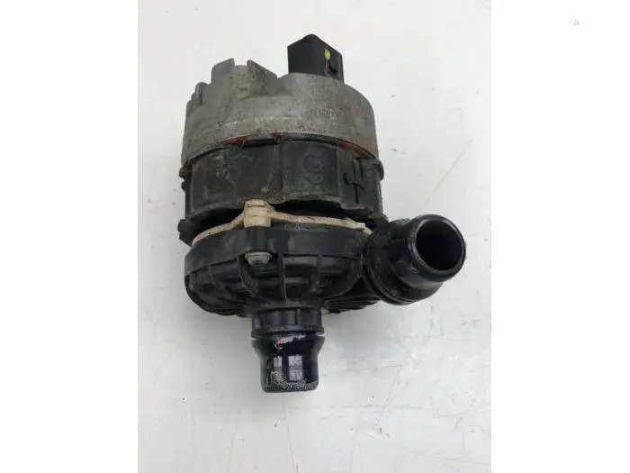 Water pump Mercedes Vito