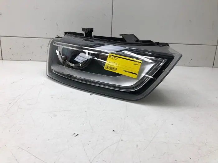 Headlight, right Audi Q3