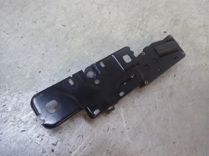 Tailgate lock mechanism Audi A6