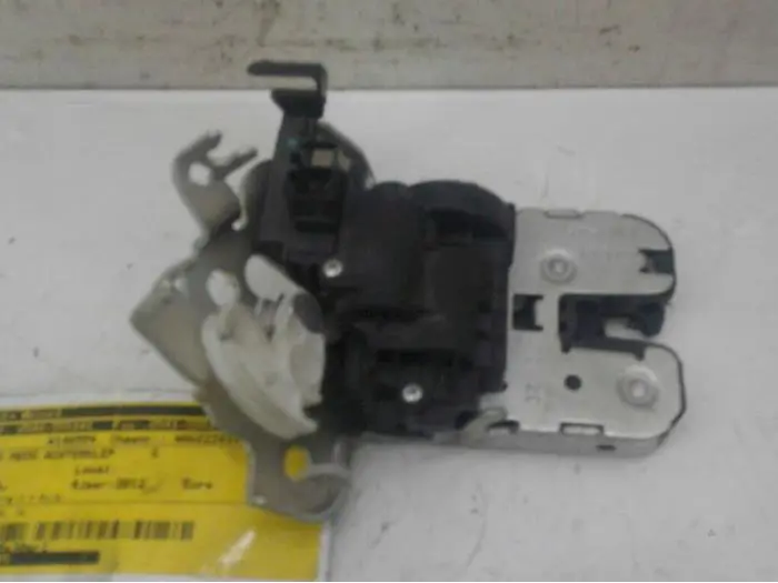 Tailgate lock mechanism Audi A1