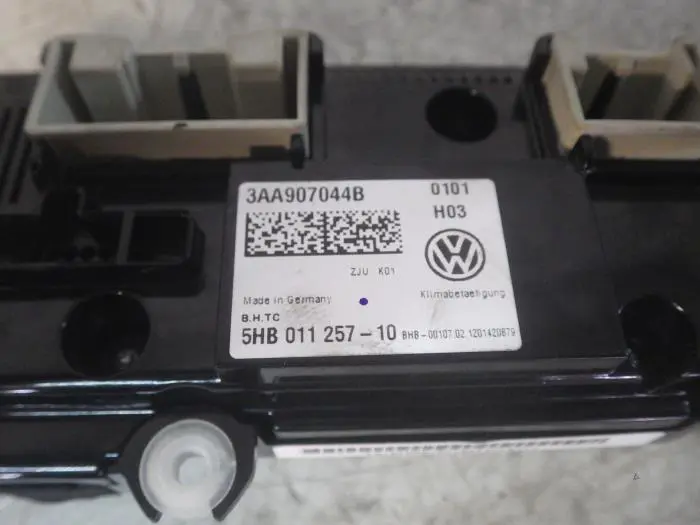 Heater control panel Volkswagen Passat 10-