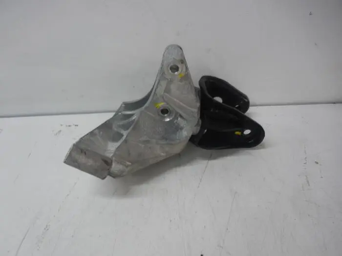 Engine mount Suzuki Swift