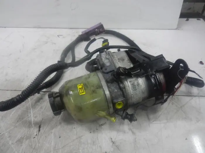 Power steering pump Opel Astra