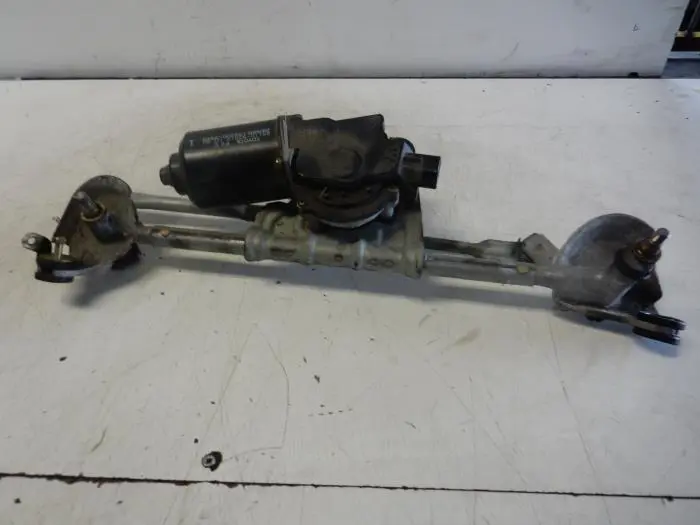 Front wiper motor Toyota Yaris