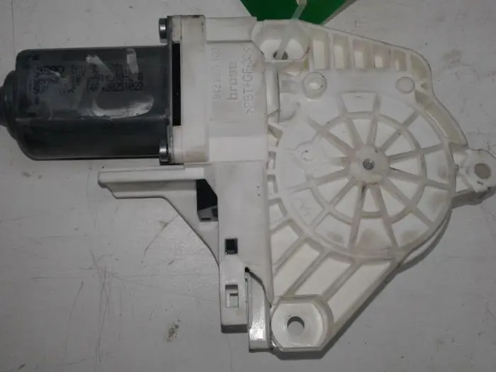 Door window motor Audi Q5